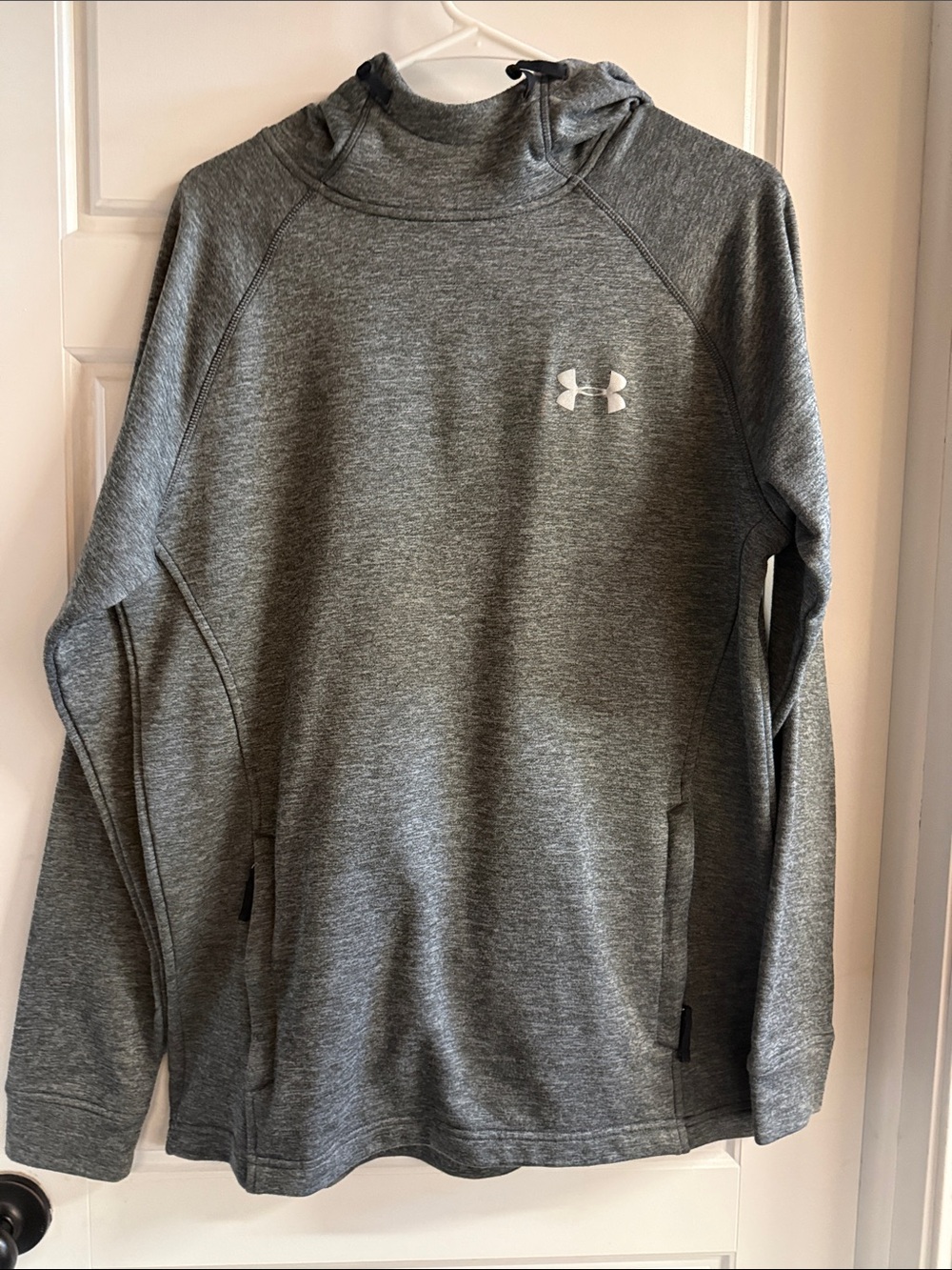 Under Armour Men’s Heather Gray Turtleneck Performance Pullover